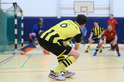 Hockey: Herren bleiben oben dran