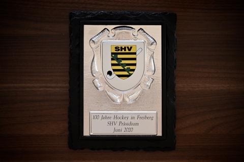 Ehrenschild des SHV zur Ehren von 100 Jahre Hockey in Freiberg