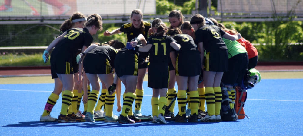 Die weibliche U14 startet auf Rang drei